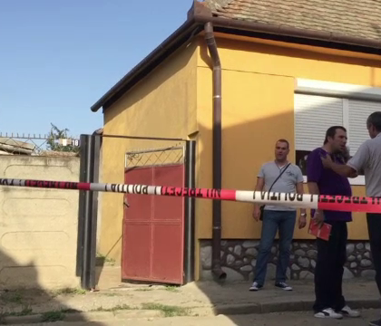 Barbat din Sibiu gasit in stare de putrefactie, in casa. Indiciile care ii fac pe politisti sa suspecteze ca a fost ucis Barbat din Sibiu gasit in stare de putrefactie, in casa. Indiciile care ii fac pe politisti sa suspecteze ca a fost ucis
