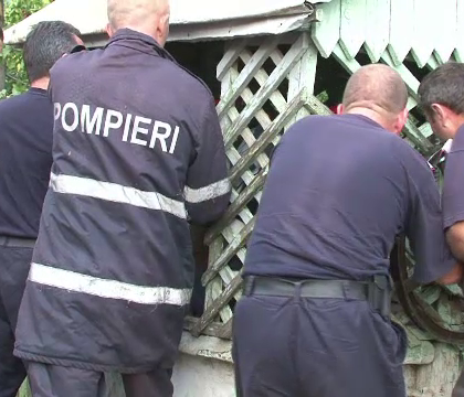 Au lasat o lumanare aprinsa in camera batranei de teama sa nu moara fara lumina. Gestul lor i-a adus femeii sfarsitul Au lasat o lumanare aprinsa in camera batranei de teama sa nu moara fara lumina. Gestul lor i-a adus femeii sfarsitul