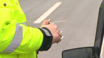 2000 de lei "pentru a nu-i crea impedimente in activitate". Politist din Soroca, retinut pentru corupere pasiva