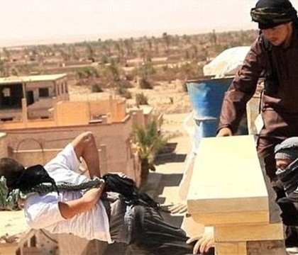 Noua executie a Statului Islamic. Jihadistii au impuscat 9 barbati si un baiat de 15 ani pentru ca ar fi fost homosexuali Noua executie a Statului Islamic. Jihadistii au impuscat 9 barbati si un baiat de 15 ani pentru ca ar fi fost homosexuali