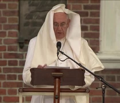 Papa Francisc a cerut sa vada din elicopter Statuia Libertatii si Ellis Island. Vantul i-a creat, din nou, probleme Papa Francisc a cerut sa vada din elicopter Statuia Libertatii si Ellis Island. Vantul i-a creat, din nou, probleme