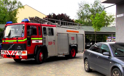 Incendiu in centrul capitalei: " Din microbuzul cu carbuni iesea fum". VIDEO