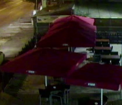 Profesoara acuzata ca si-a transat sotul, filmata in timp ce ducea saci grei la o pubela. Ce ar fi carat femeia in ei Profesoara acuzata ca si-a transat sotul, filmata in timp ce ducea saci grei la o pubela. Ce ar fi carat femeia in ei