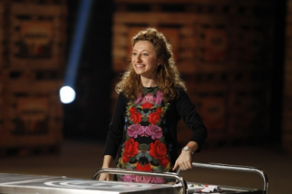 Acasa la Ana Rotaru: Cum gateste moldoveanca de la Masterchef la ea in bucarie - VIDEO Acasa la Ana Rotaru: Cum gateste moldoveanca de la Masterchef la ea in bucarie - VIDEO