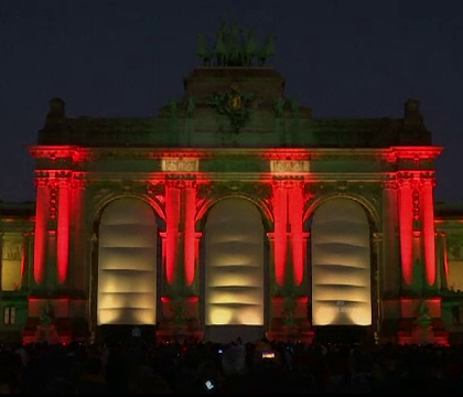 Spectacol de muzica si lumini la Bruxelles. Mii de oameni au sarbatorit 25 de ani de la reunificarea Germaniei Spectacol de muzica si lumini la Bruxelles. Mii de oameni au sarbatorit 25 de ani de la reunificarea Germaniei