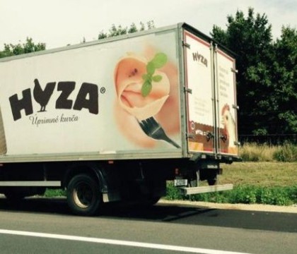 31 de imigranti au fost gasiti in viata intr-un camion frigorific in Franta. Ce temperatura era inauntru 31 de imigranti au fost gasiti in viata intr-un camion frigorific in Franta. Ce temperatura era inauntru