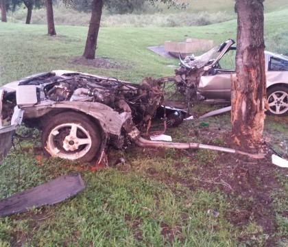 Accident infiorator produs de un tanar de 20 de ani. Ce s-a intamplat cu el dupa ce si-a rupt masina in doua. FOTO Accident infiorator produs de un tanar de 20 de ani. Ce s-a intamplat cu el dupa ce si-a rupt masina in doua. FOTO