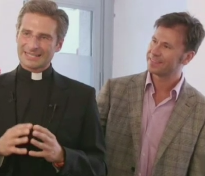 Scandal sexual la Vatican. Un preot cu functie inalta a dezvaluit ca este homosexual si l-a prezentat public pe iubitul sau Scandal sexual la Vatican. Un preot cu functie inalta a dezvaluit ca este homosexual si l-a prezentat public pe iubitul sau