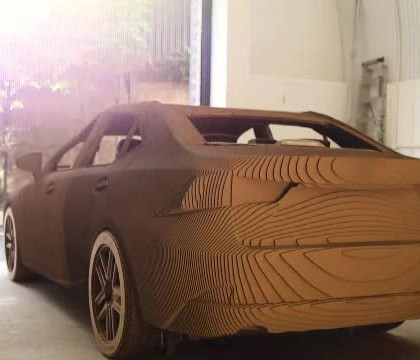 Inginerii britanici au construit prima"masina origami" din lume. Este facuta numai din foi de carton, taiate cu laserul Inginerii britanici au construit prima"masina origami" din lume. Este facuta numai din foi de carton, taiate cu laserul
