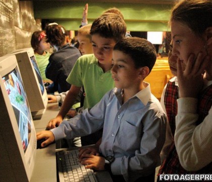 Satul din Romania in care copiii invata engleza pe internet. Motivul pentru care s-a ajuns la aceasta solutie