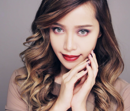 A creat o companie de 500 de milioane de dolari invatand femeile sa se machieze pe Youtube. Tutorialul care i-a adus succesul A creat o companie de 500 de milioane de dolari invatand femeile sa se machieze pe Youtube. Tutorialul care i-a adus succesul
