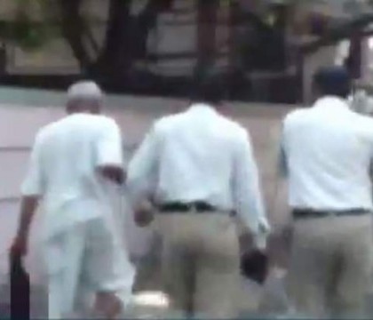 Un barbat si-a decapitat sotia si a umblat cu capul ei, pe strazile din India. Motivul pentru care a ucis-o