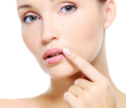 Cum poti sa-ti tratezi herpesul inainte sa fie vizibil. Tratamentul recomandat de medicii dermatologi Cum poti sa-ti tratezi herpesul inainte sa fie vizibil. Tratamentul recomandat de medicii dermatologi