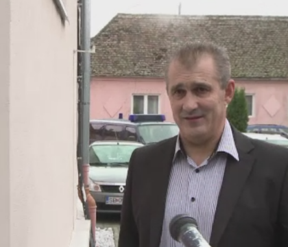 Metoda prin care primarul unui orasel din Romania si partenerii sai s-ar fi imbogatit cu 100 de mil. de euro din terenurile oamenilor