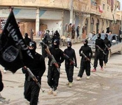 Statul Islamic le plateste pana la 10.000 de dolari celor care recruteaza jihadisti pentru a merge in Siria
