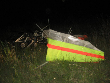 A murit dupa ce s-a prabusit cu deltaplanul. Accident aviatic la Sangerei. FOTO A murit dupa ce s-a prabusit cu deltaplanul. Accident aviatic la Sangerei. FOTO