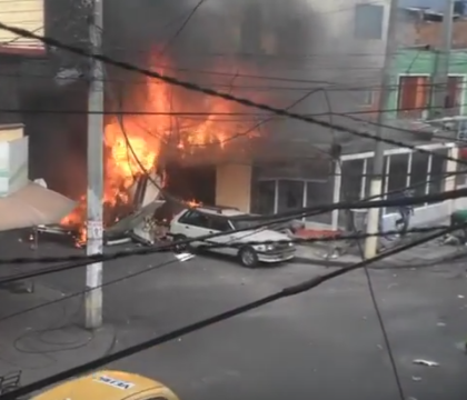 Un avion s-a prabusit intr-o zona rezidentiala din Bogota, la 3 minute de la decolare. Cinci persoane au murit. VIDEO Un avion s-a prabusit intr-o zona rezidentiala din Bogota, la 3 minute de la decolare. Cinci persoane au murit. VIDEO