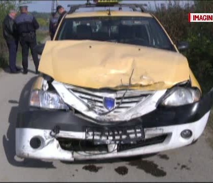 Un taximetrist a scapat ca prin minune cu viata, dupa ce masina sa a fost lovita de tren. Trecerea era nesemnalizata Un taximetrist a scapat ca prin minune cu viata, dupa ce masina sa a fost lovita de tren. Trecerea era nesemnalizata