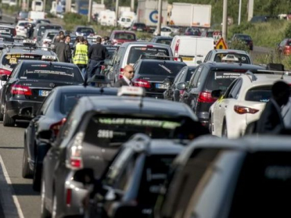 Revolta taximetristilor din Europa i-a imbogatit peste noapte. Inscrieri cu 850% mai multe intr-o zi, in aceasta aplicatie Revolta taximetristilor din Europa i-a imbogatit peste noapte. Inscrieri cu 850% mai multe intr-o zi, in aceasta aplicatie