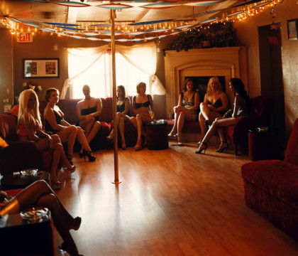 Imaginile desfraului. Cum arata bordelurile din Nevada in care barbatii isi petrec zile intregi alaturi de prostituate Imaginile desfraului. Cum arata bordelurile din Nevada in care barbatii isi petrec zile intregi alaturi de prostituate