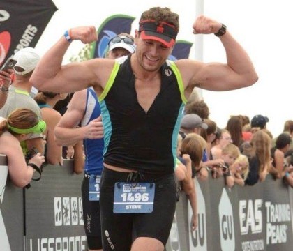 Un tanar din SUA a atras toate privirile femeilor la maratonul din Chicago. Ce mesaj si-a scris pe spate
