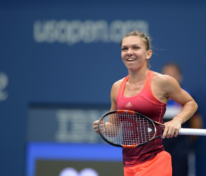 Victorie senzationala a Simonei Halep in primul meci de la Turneul Campioanelor. A invins-o pe Flavia Penneta in 2 seturi Victorie senzationala a Simonei Halep in primul meci de la Turneul Campioanelor. A invins-o pe Flavia Penneta in 2 seturi