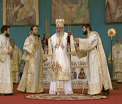 Cat costa vesmintele de sarbatoare ale preotilor. "Cand te intalnesti cu Hristos, pregatirea e deosebita, inclusiv hainele"
