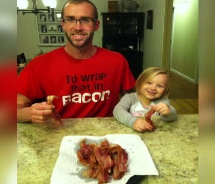 "Je suis bacon" si "Free Bacon". Cum a ironizat internetul anuntul OMS cu privire la pericolul carnii procesate