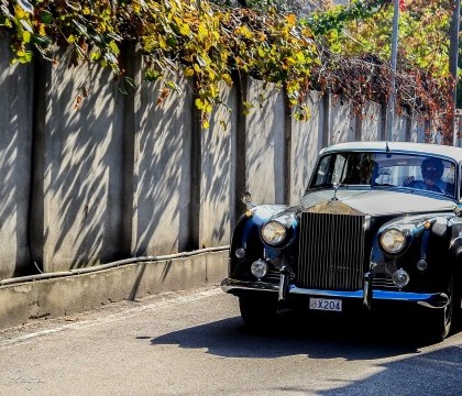 Cei mai bogati romani in 2015. Tiriac ramane pe primul loc, Becali revine in top cu o avere de 300 de mil. de euro Cei mai bogati romani in 2015. Tiriac ramane pe primul loc, Becali revine in top cu o avere de 300 de mil. de euro