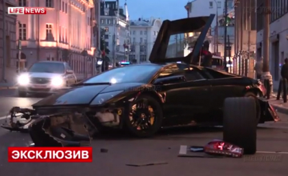 Accident de lux la Moscova. Un Lamborghini de sute de mii de euro a facut praf vitrina unui magazin. VIDEO Accident de lux la Moscova. Un Lamborghini de sute de mii de euro a facut praf vitrina unui magazin. VIDEO