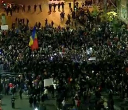 CORUPTIA UCIDE: Aproximativ 35.000 de oameni scandeaza pe strazile din Bucuresti, in a doua zi de proteste: LIVE UPDATE