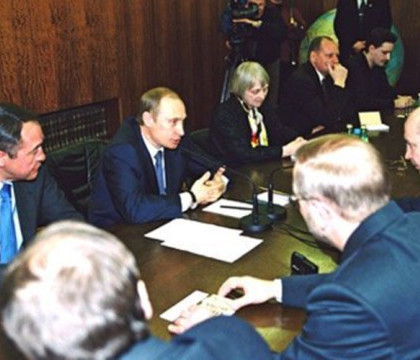 Un apropiat al lui Vladimir Putin, gasit MORT intr-un hotel din SUA. A condus propaganda si cenzura Kemlinului in anii \'2000 Un apropiat al lui Vladimir Putin, gasit MORT intr-un hotel din SUA. A condus propaganda si cenzura Kemlinului in anii \'2000