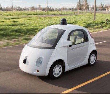 O masina Google Self Driving Car a fost trasa pe dreapta pentru ca mergea prea incet O masina Google Self Driving Car a fost trasa pe dreapta pentru ca mergea prea incet