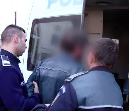 Barbat de 53 de ani din Predeal, Romania, acuzat ca si-a abuzat sexual nepoata de 10 ani. Sotia lui l-a prins in flagrant Barbat de 53 de ani din Predeal, Romania, acuzat ca si-a abuzat sexual nepoata de 10 ani. Sotia lui l-a prins in flagrant