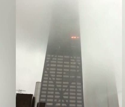 Incendiu la etajul 50 al unui zgarie-nori din Chicago. Pompierii au reusit sa stinga focul in timp record Incendiu la etajul 50 al unui zgarie-nori din Chicago. Pompierii au reusit sa stinga focul in timp record