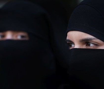 Un canton din Elvetia le-a interzis femeilor musulmane sa iasa pe strada imbracate in burqa. Amenda uriasa pe care o risca Un canton din Elvetia le-a interzis femeilor musulmane sa iasa pe strada imbracate in burqa. Amenda uriasa pe care o risca