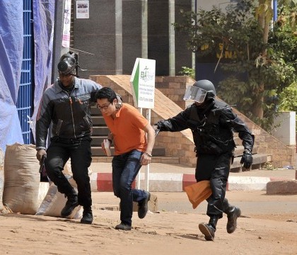 Autoritatile din Mali au arestat doi suspecti in atacul asupra hotelului Radisson, soldat cu 20 de morti Autoritatile din Mali au arestat doi suspecti in atacul asupra hotelului Radisson, soldat cu 20 de morti