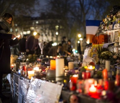 Franta comemoreaza victimele atentatelor din Paris. Hollande: " Vom distruge armata de fanatici care a comis aceste crime" Franta comemoreaza victimele atentatelor din Paris. Hollande: " Vom distruge armata de fanatici care a comis aceste crime"