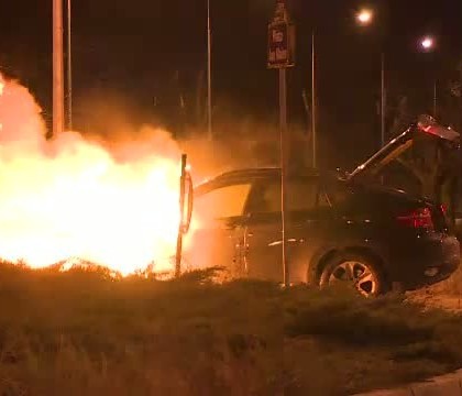 Panica la Ambasada Americii din Bucuresti. O masina de lux a luat foc, iar jandarmii au sarit imediat sa vada ce se intampla Panica la Ambasada Americii din Bucuresti. O masina de lux a luat foc, iar jandarmii au sarit imediat sa vada ce se intampla