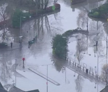 60.000 de locuinte fara curent electric, dupa furtuna care a provocat inundatii grave in Anglia si Scotia 60.000 de locuinte fara curent electric, dupa furtuna care a provocat inundatii grave in Anglia si Scotia