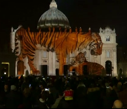Spectacol impresionant de fotografie la Vatican. Bazilica San Pietro, transformata intr-un ecran imens Spectacol impresionant de fotografie la Vatican. Bazilica San Pietro, transformata intr-un ecran imens