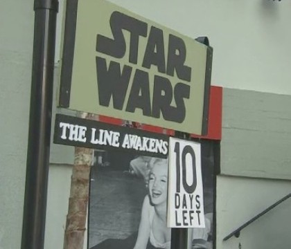 Fanii Star Wars din Los Angeles au format cozi pentru biletele puse in vanzare la premiera "Trezirea Fortei"