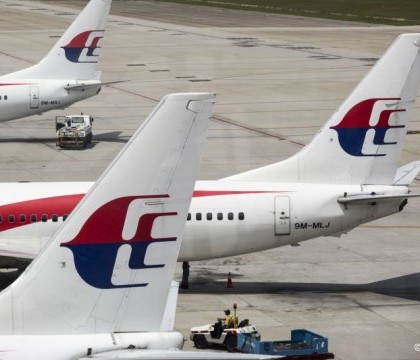 Misterul celor 3 avioane abandonate pe aeroportul din Aeroportul din Kuala Lumpur. Anuntul facut intr-un ziar local Misterul celor 3 avioane abandonate pe aeroportul din Aeroportul din Kuala Lumpur. Anuntul facut intr-un ziar local