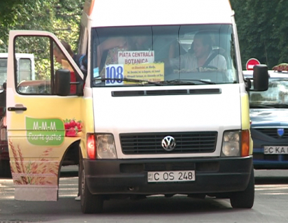 Soferii de microbuze continua greva. "Cineva ii incurajeaza sa continue protestele"