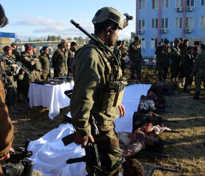 Cel putin 60 de morti si 37 de raniti in asediul asupra aeroportului din Kandahar. Atacatorii au fost ucisi