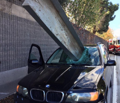 Accident sinistru pe o autostrada din SUA. Soferul si-a pus mainile in cap cand a vazut scena