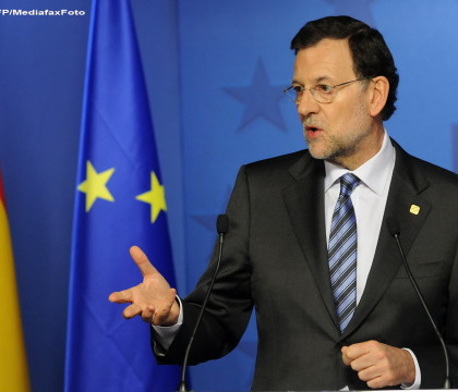 Premierul spaniol Mariano Rajoy, lovit cu pumnul in fata in timpul unui eveniment electoral. Cum a aparut dupa incident - VIDEO Premierul spaniol Mariano Rajoy, lovit cu pumnul in fata in timpul unui eveniment electoral. Cum a aparut dupa incident - VIDEO