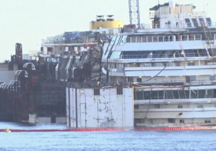 Costa Concordia pluteste din nou: A inceput operatiunea fara precedent de ranfluare a pachebotului