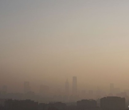 China se va confrunta cu cel mai grav val de poluare din 2015. Vizibilitatea din capitala va fi de mai putin de un kilometru China se va confrunta cu cel mai grav val de poluare din 2015. Vizibilitatea din capitala va fi de mai putin de un kilometru