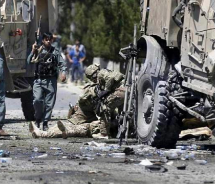 Cel putin trei soldati NATO, ucisi intr-un atentat sinucigas al talibanilor in Afganistan Cel putin trei soldati NATO, ucisi intr-un atentat sinucigas al talibanilor in Afganistan